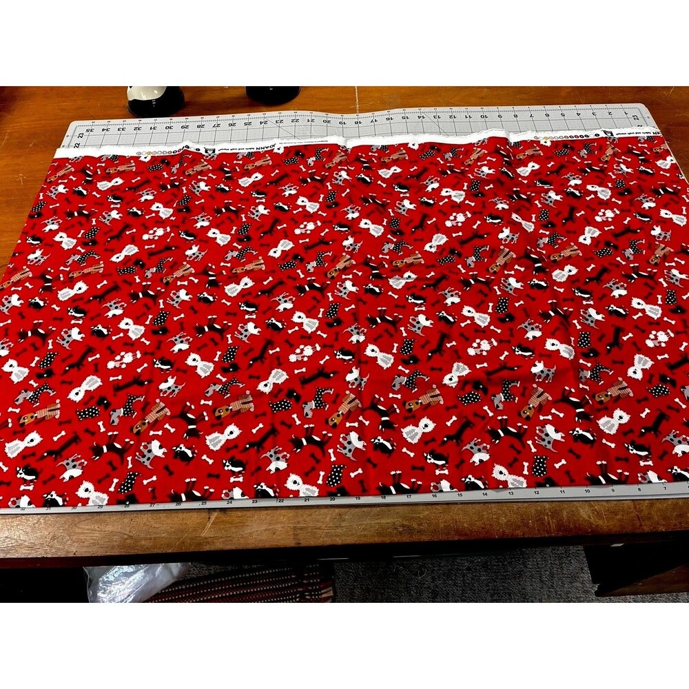 Quilt Jo-Ann Fabric 36x42 cotton red Dog Theme Sewing Projects Material New